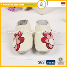 Fabricante 2015 atacado venda quente de alta qualidade miúdos macios sapatos genuínos sapatos de couro real de bebê